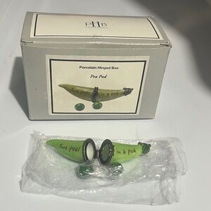 Green Pea Pod Porcelain Hinged Box